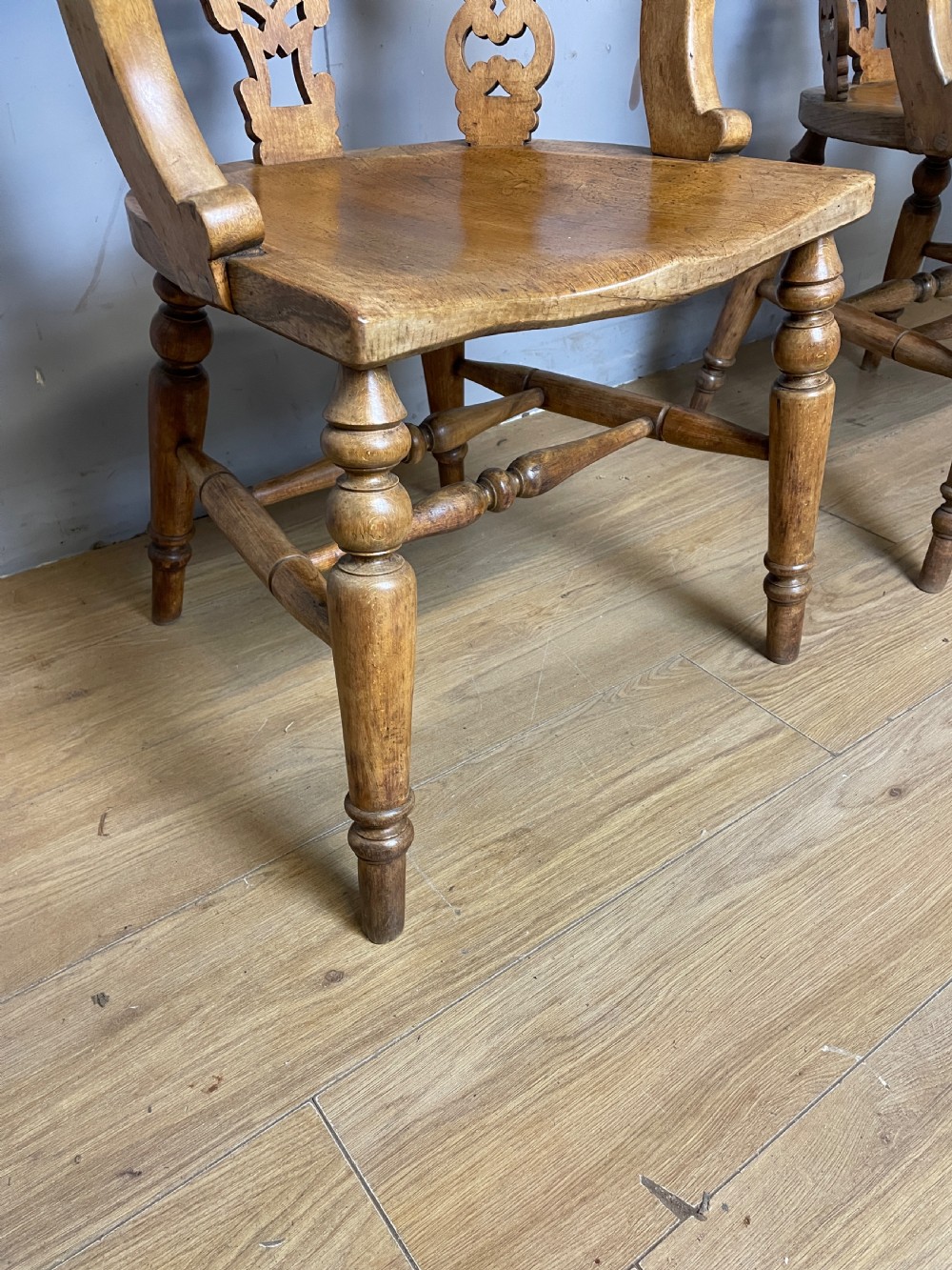 Pair of C19TH ash and elm bow back Windsor chairs  View XII
