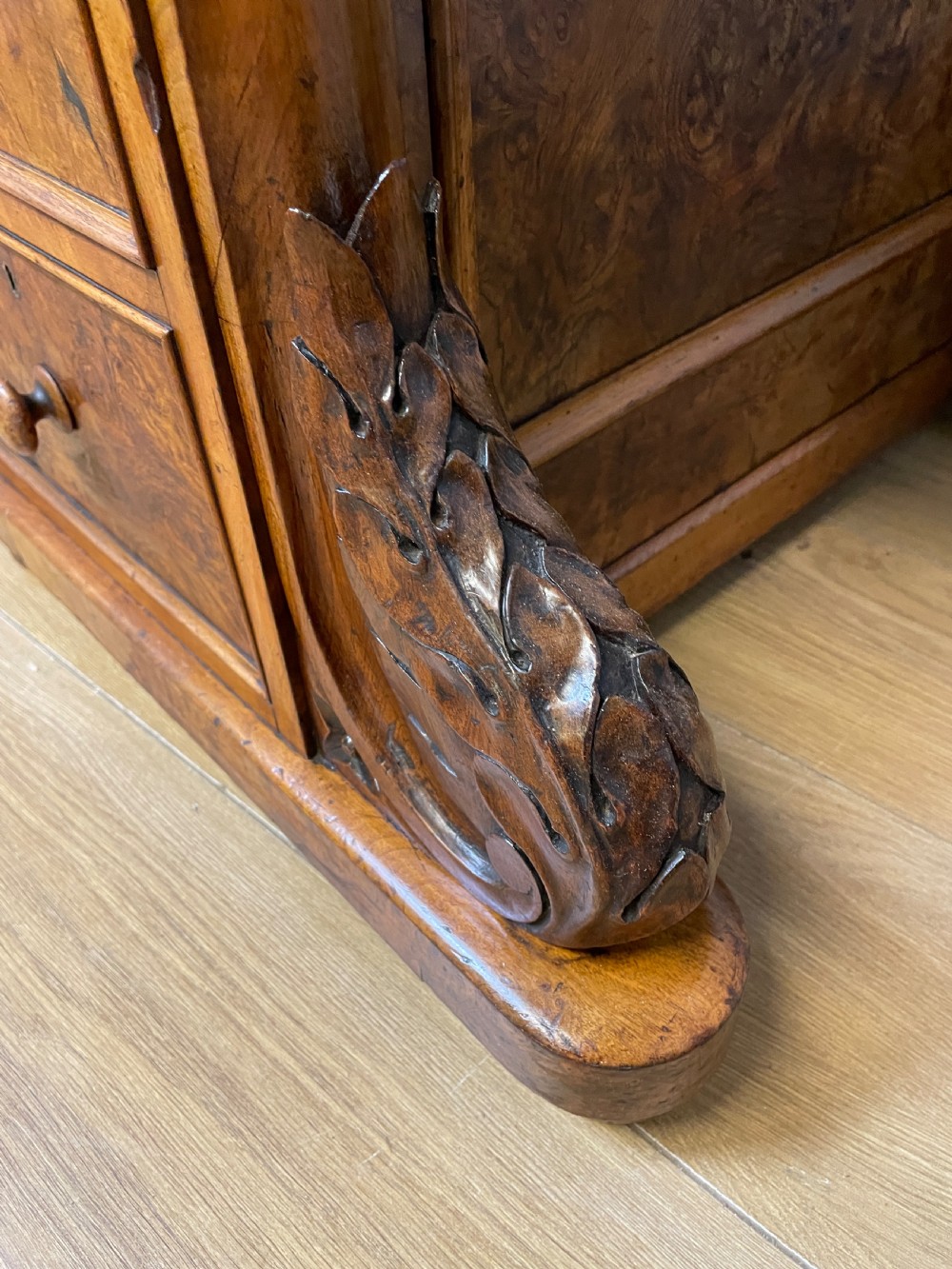 Superb quality C19TH burr walnut Davenport desk View X