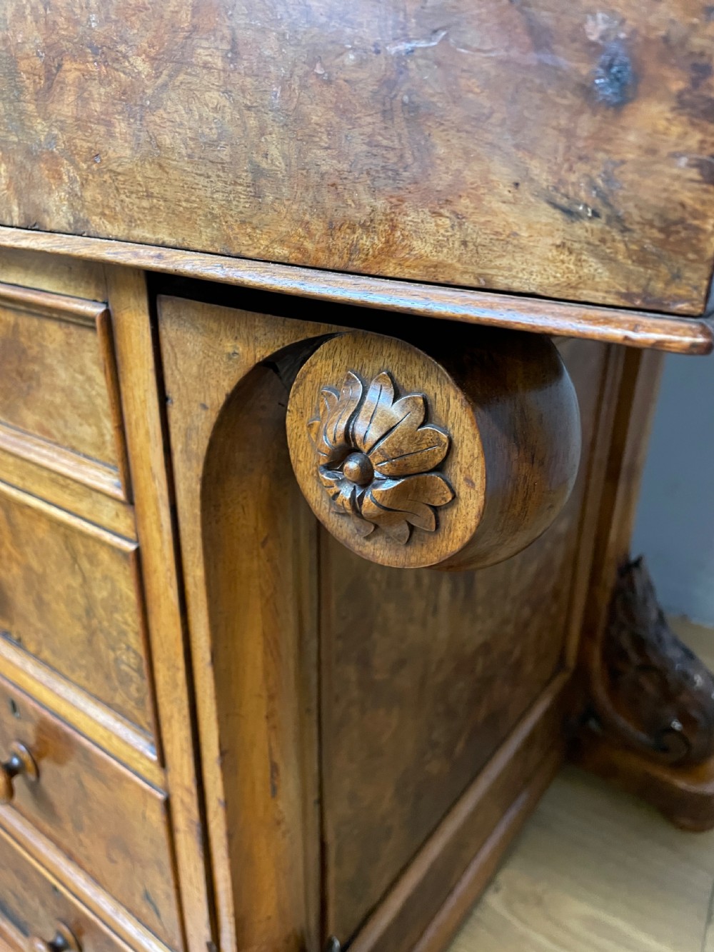 Superb quality C19TH burr walnut Davenport desk View XI