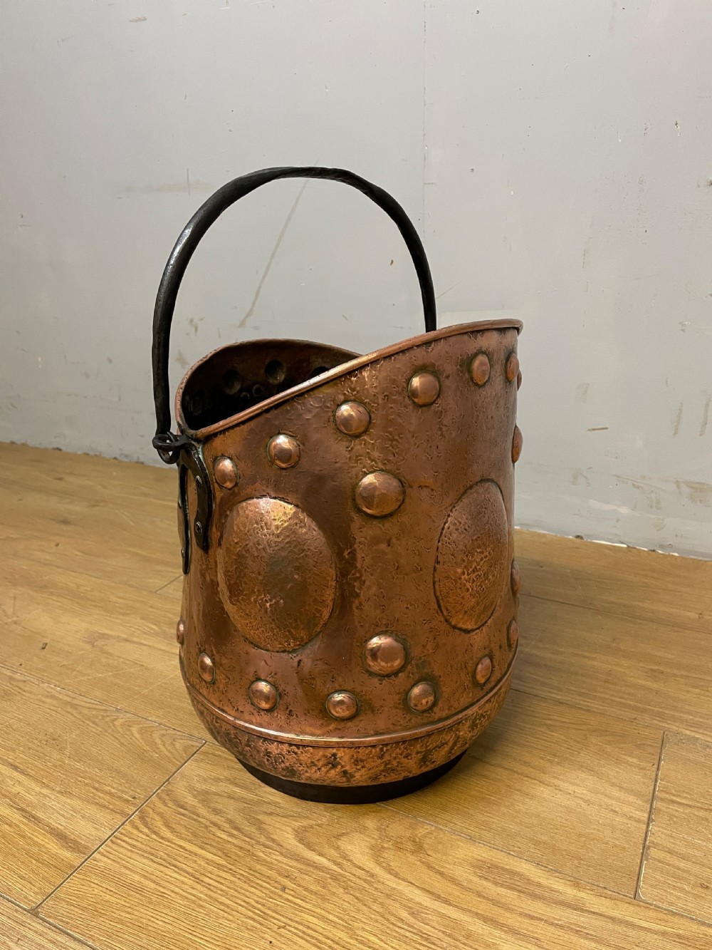 Arts and Crafts copper coal scuttle - Circa 1890