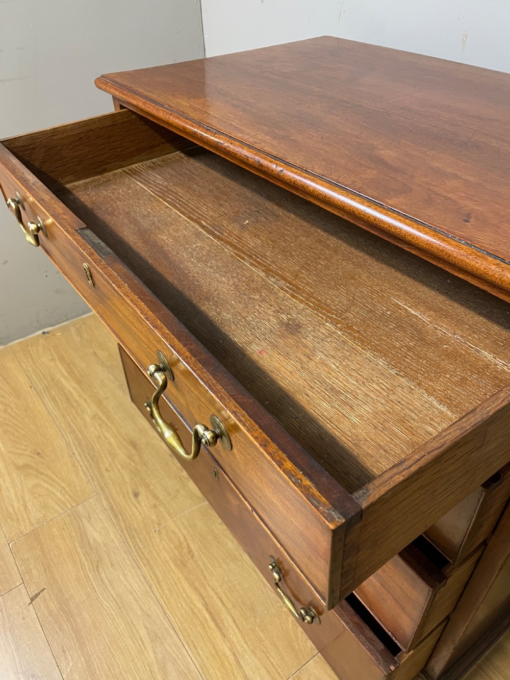 Small Georgian mahogany chest of drawers circa 1820 on bracket feet  View V