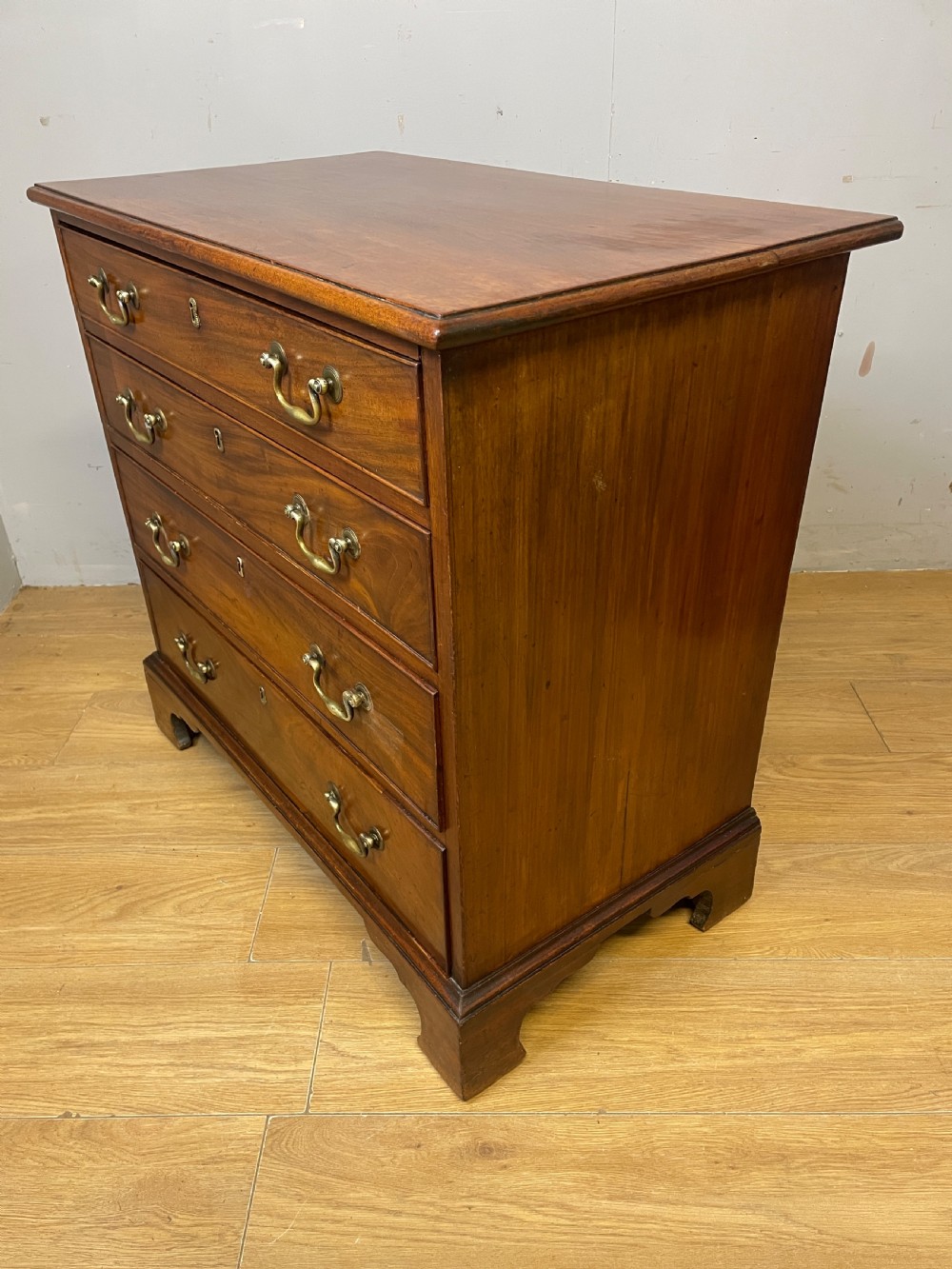 Small Georgian mahogany chest of drawers circa 1820 on bracket feet  View VII