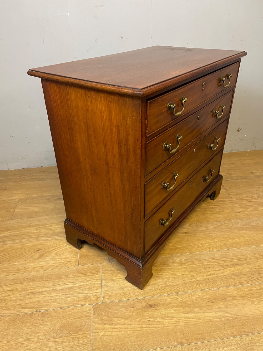Small Georgian mahogany chest of drawers circa 1820 on bracket feet  View VIII