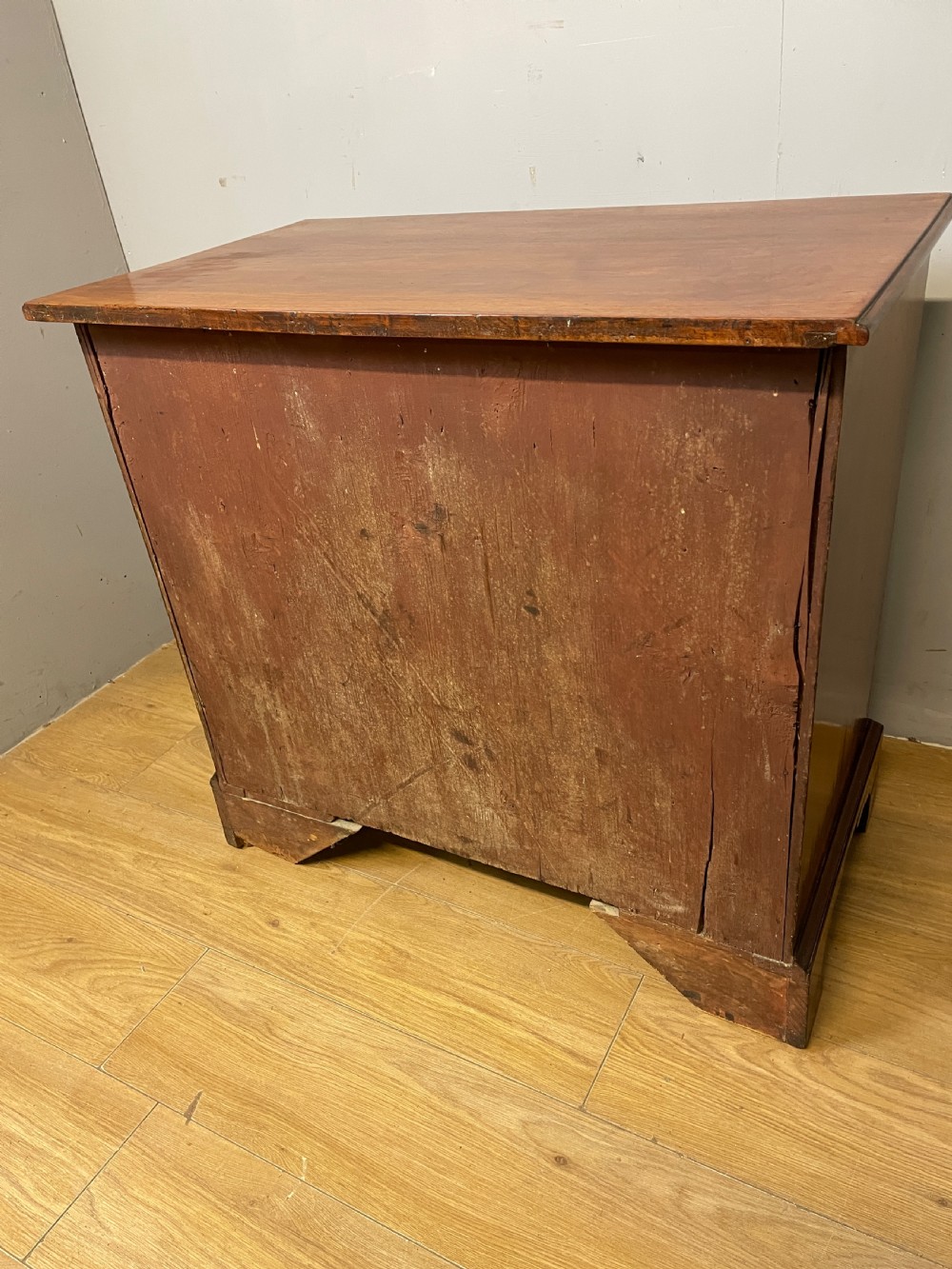 Small Georgian mahogany chest of drawers circa 1820 on bracket feet  View IX