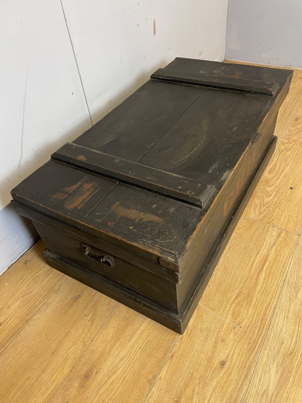 C19TH pine carpenters tool chest in original condition  View III
