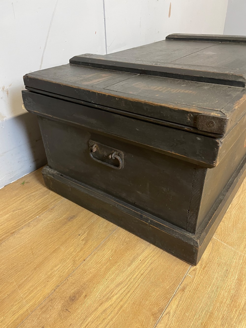 C19TH pine carpenters tool chest in original condition  View IV