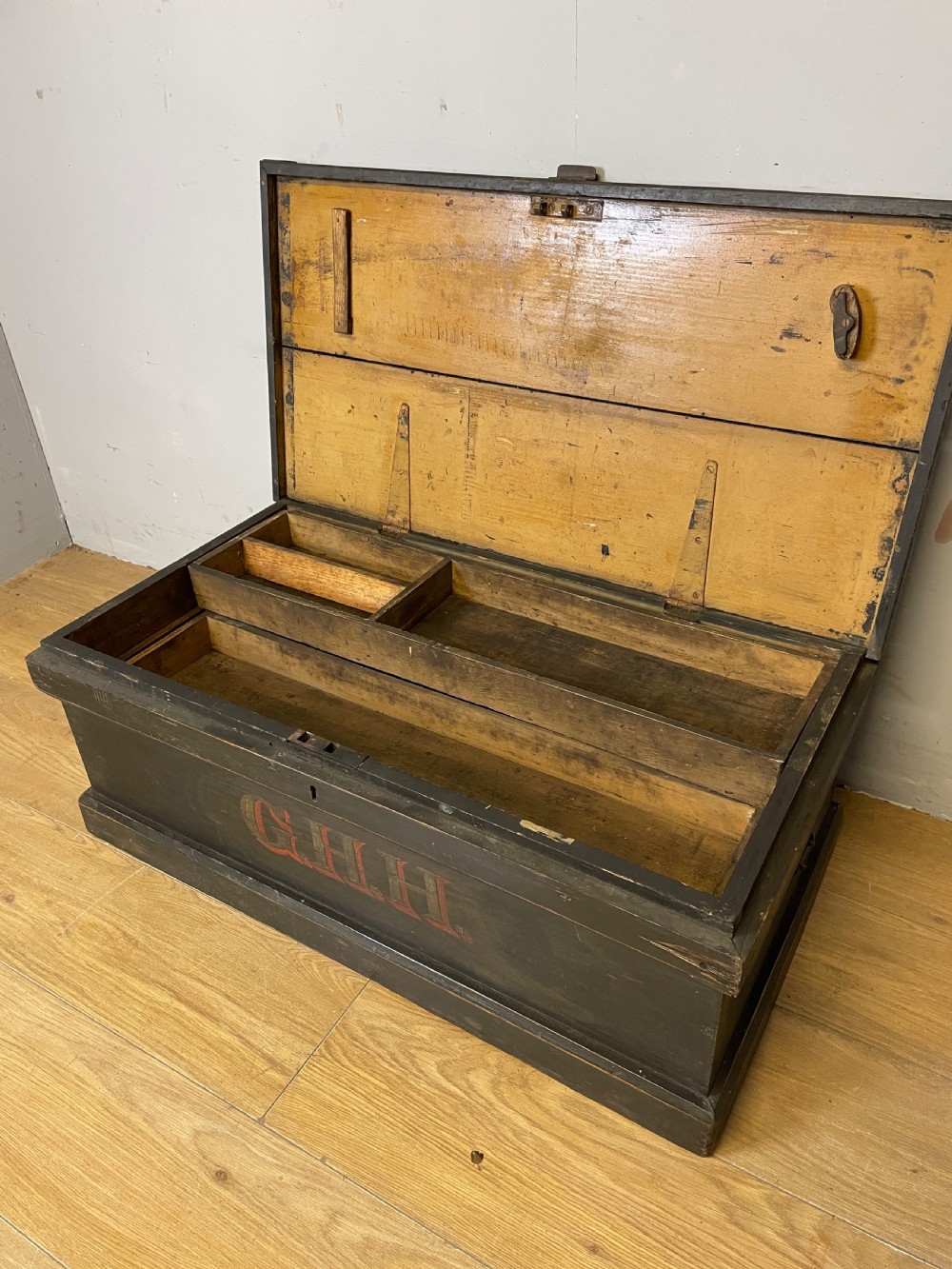 C19TH pine carpenters tool chest in original condition  View VI