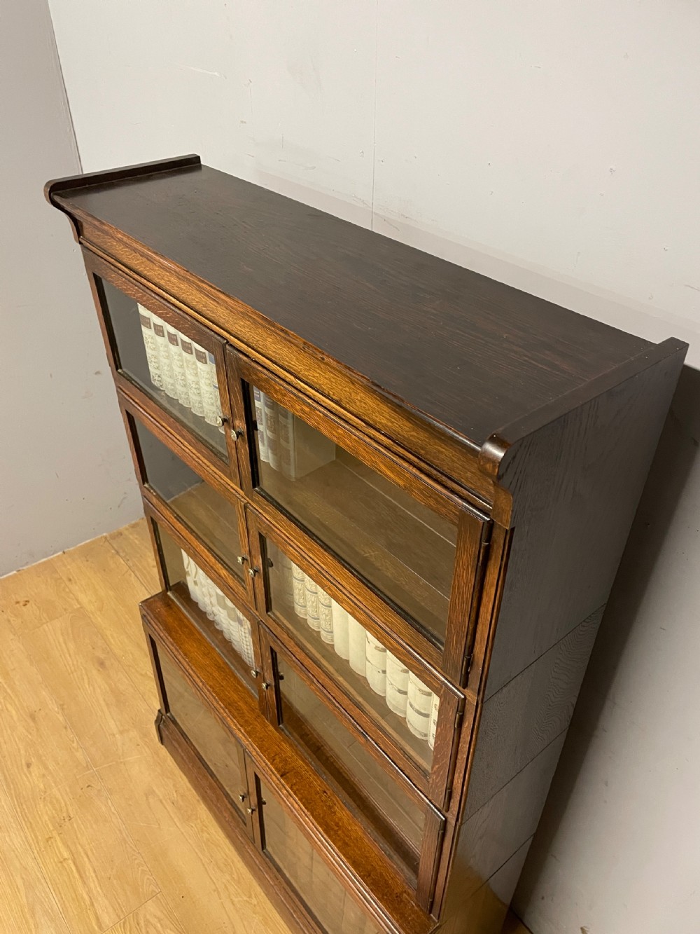 Edwardian oak sectional bookcase with glazed doors (by Minty of Oxford) View VIII