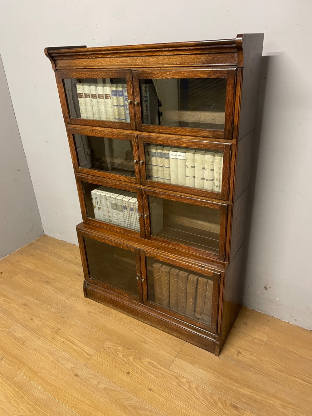 Edwardian oak sectional bookcase with glazed doors (by Minty of Oxford) View IX