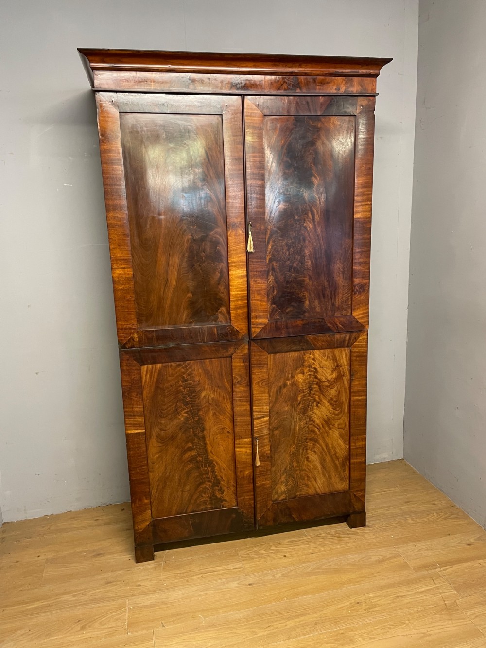 C19TH country house Biedermeier flame mahogany clothes press  View II