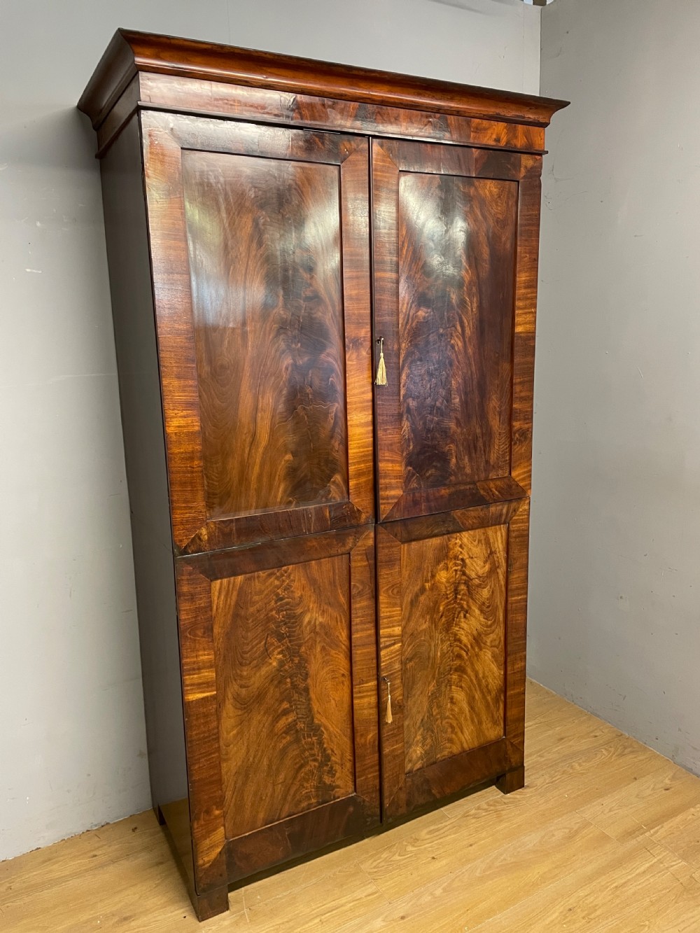 C19TH country house Biedermeier flame mahogany clothes press  View III