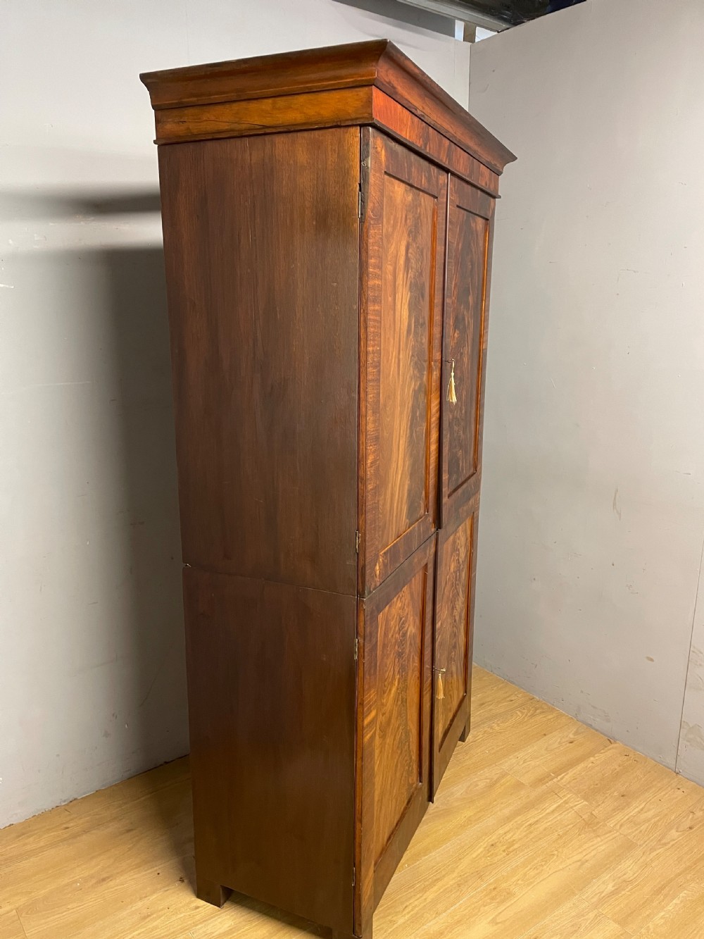 C19TH country house Biedermeier flame mahogany clothes press  View XI