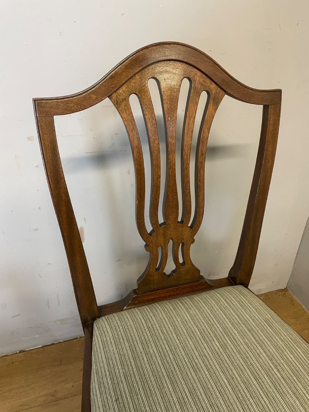 Set of 8 Edwardian mahogany Hepplewhite style dining chairs  View XII