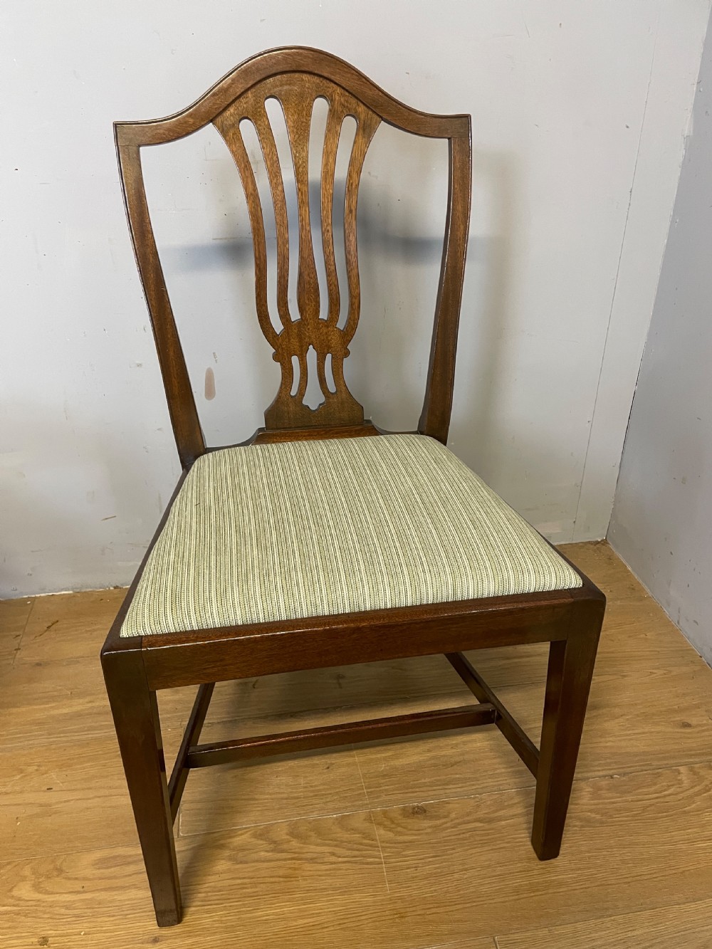 Set of 8 Edwardian mahogany Hepplewhite style dining chairs  View XIII