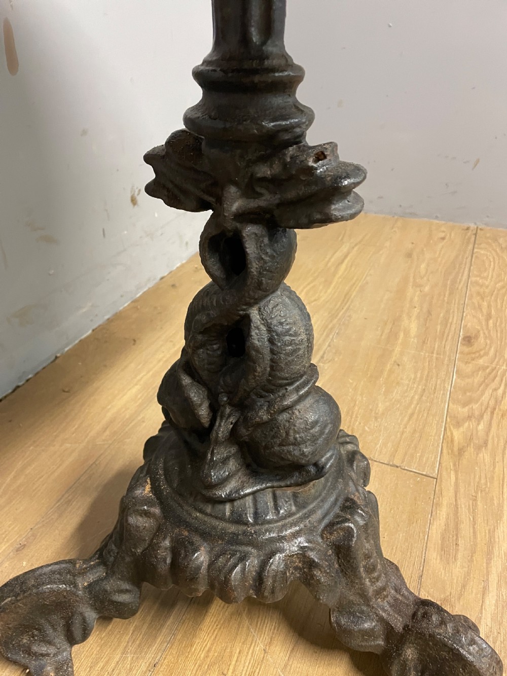 C19TH cast iron tripod table with white Carrara marble top  View VII