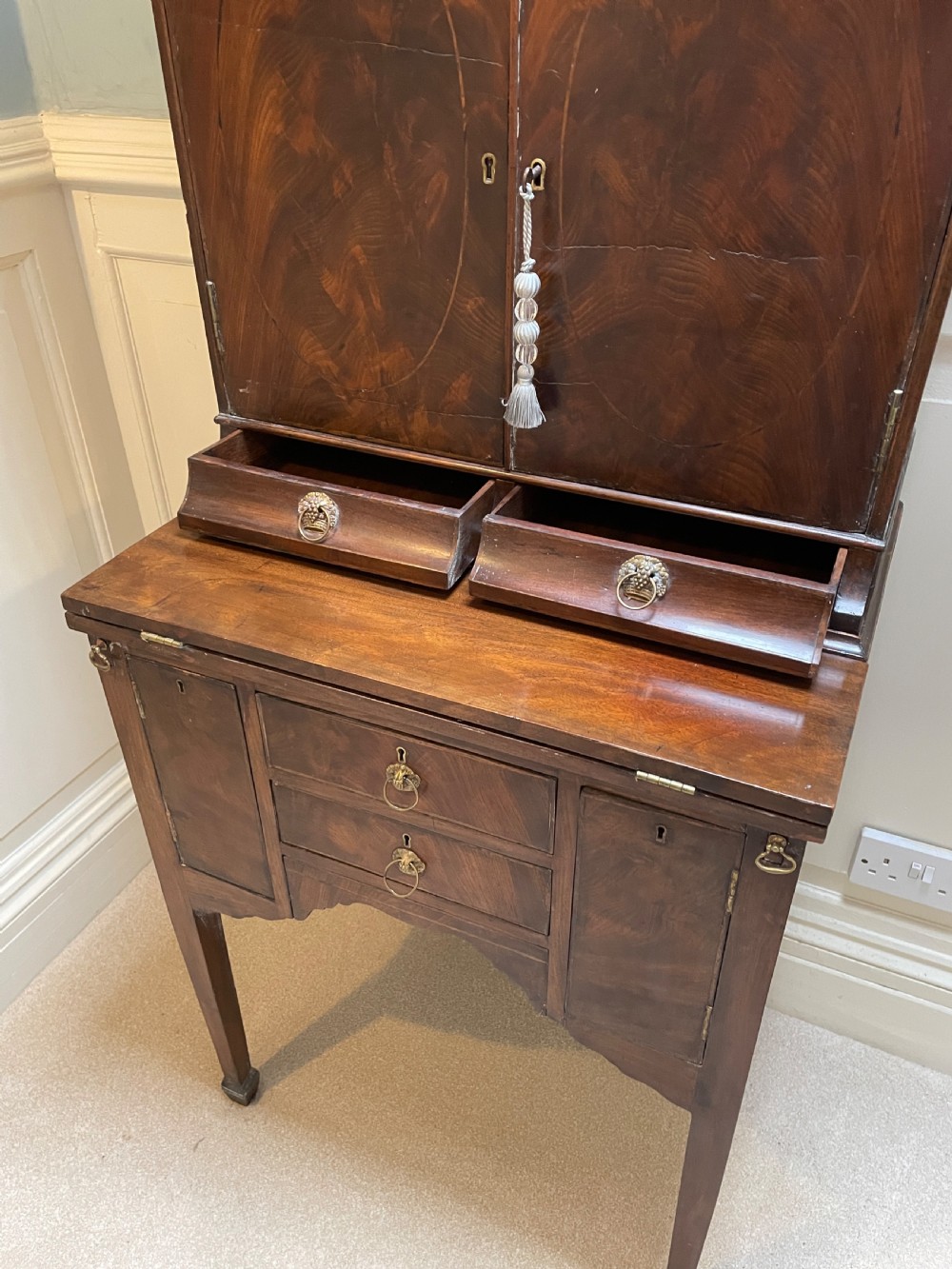 Rare Georgian mahogany ladies dressing cabinet circa 1830 View VI
