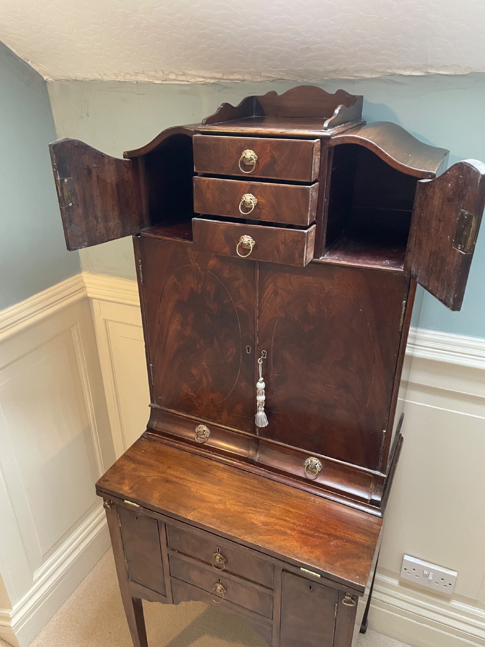 Rare Georgian mahogany ladies dressing cabinet circa 1830 View XV