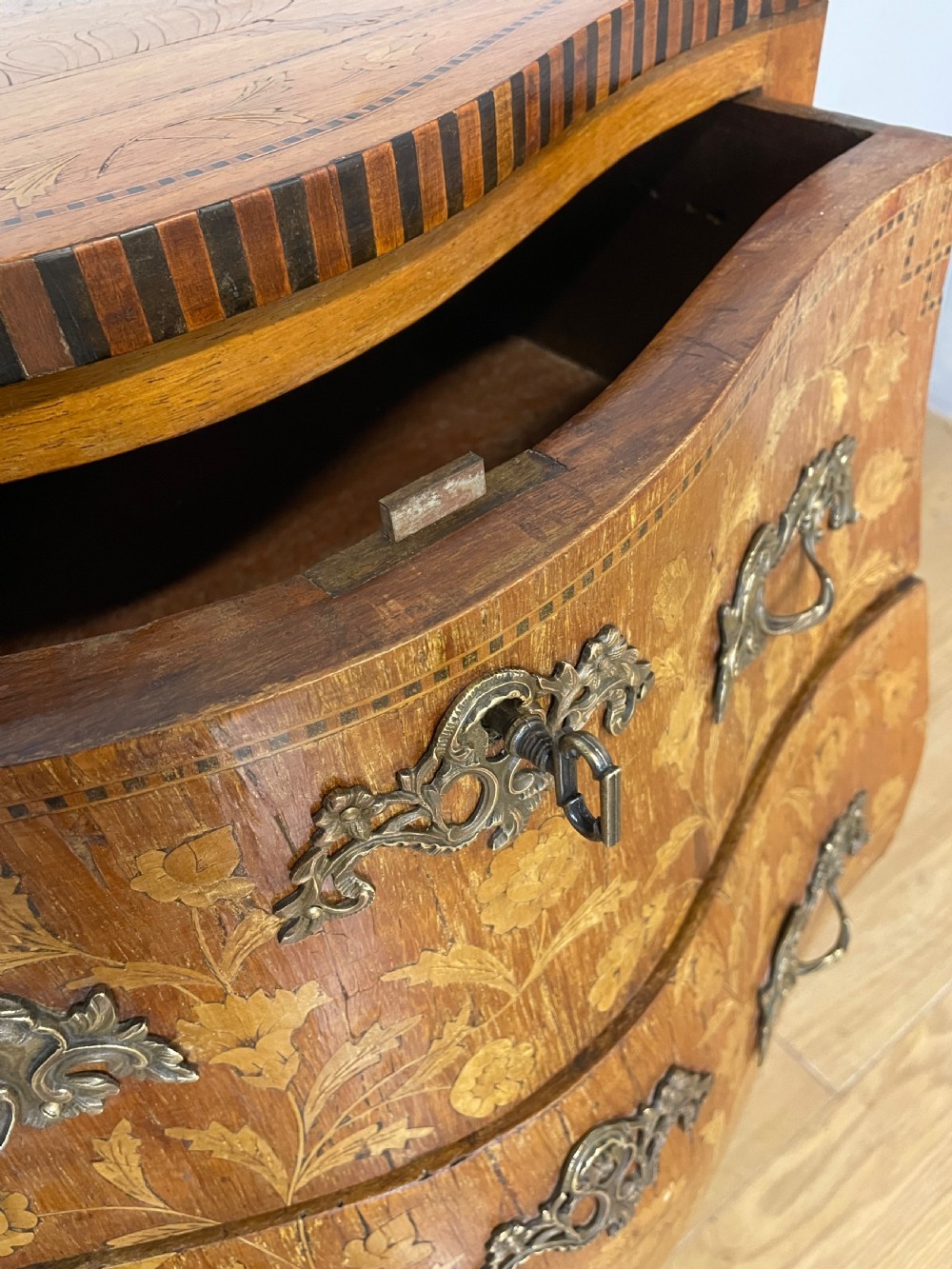 C19TH small French inlaid bombe chest of drawers  View VIII