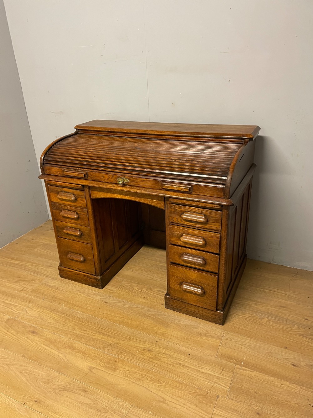 Edwardian golden oak roll top desk View XVI