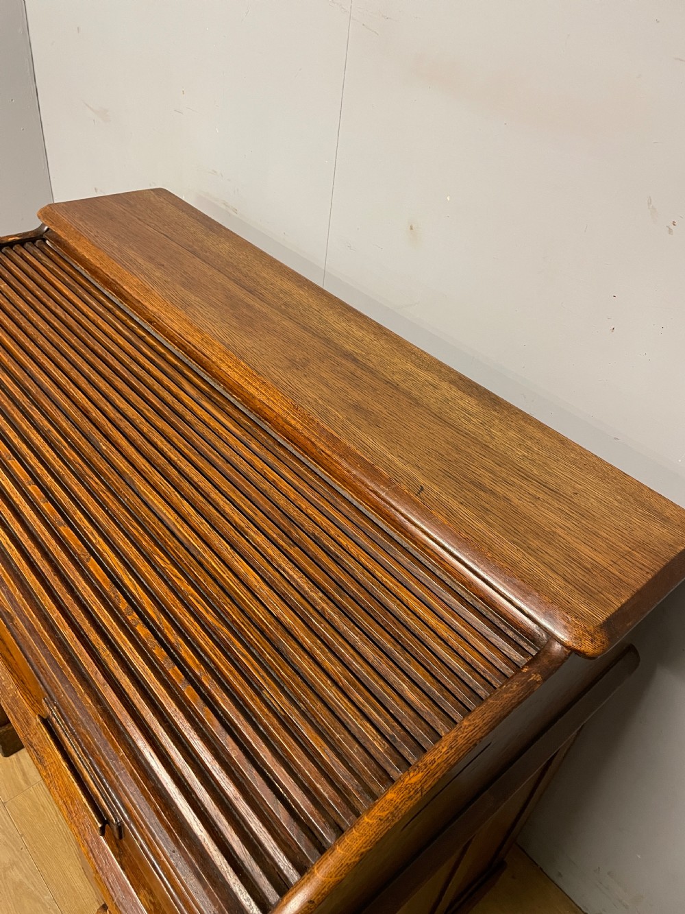 Edwardian golden oak roll top desk View XVII