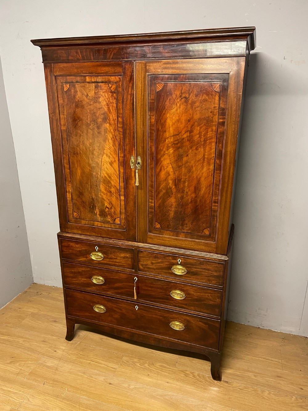 Georgian flame mahogany country house linen press -superb quality 
