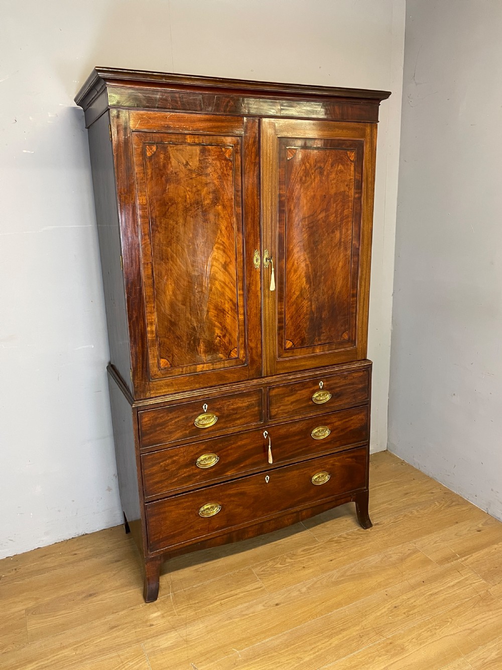 Georgian flame mahogany country house linen press -superb quality  View II