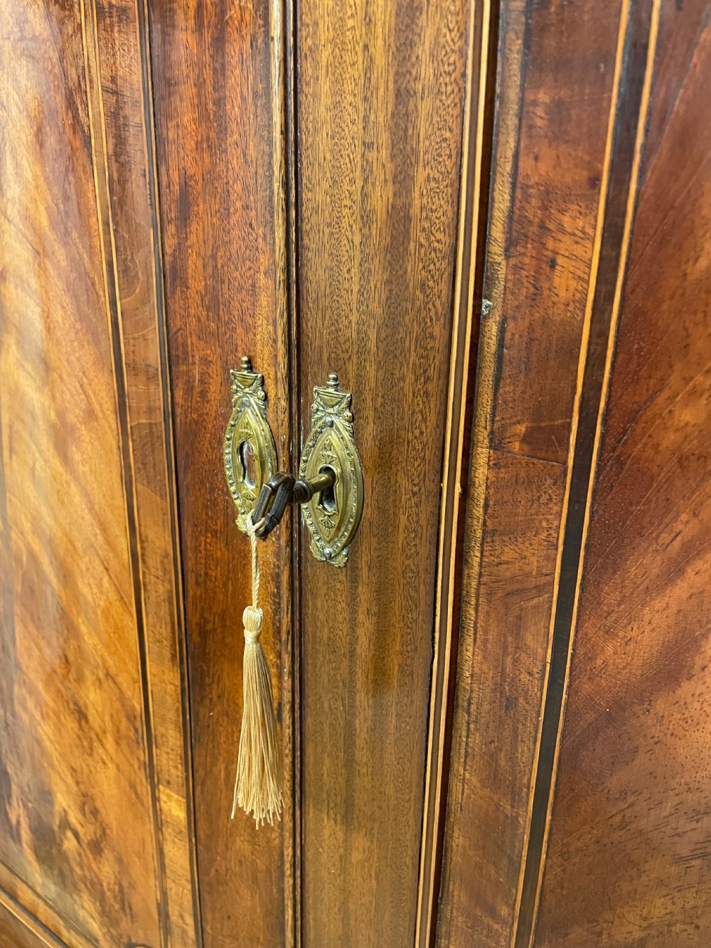 Georgian flame mahogany country house linen press -superb quality  View V