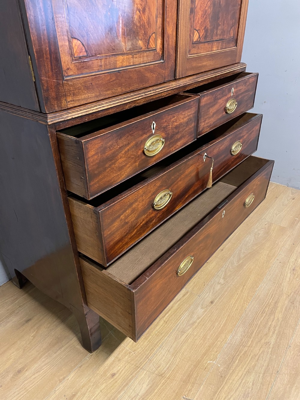 Georgian flame mahogany country house linen press -superb quality  View XI