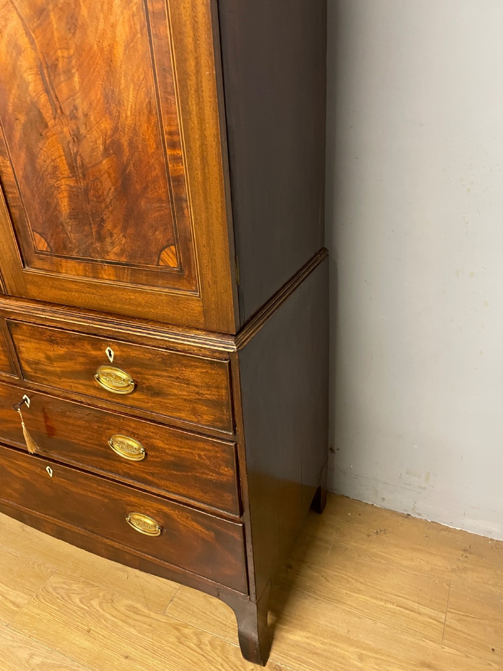 Georgian flame mahogany country house linen press -superb quality  View XIV