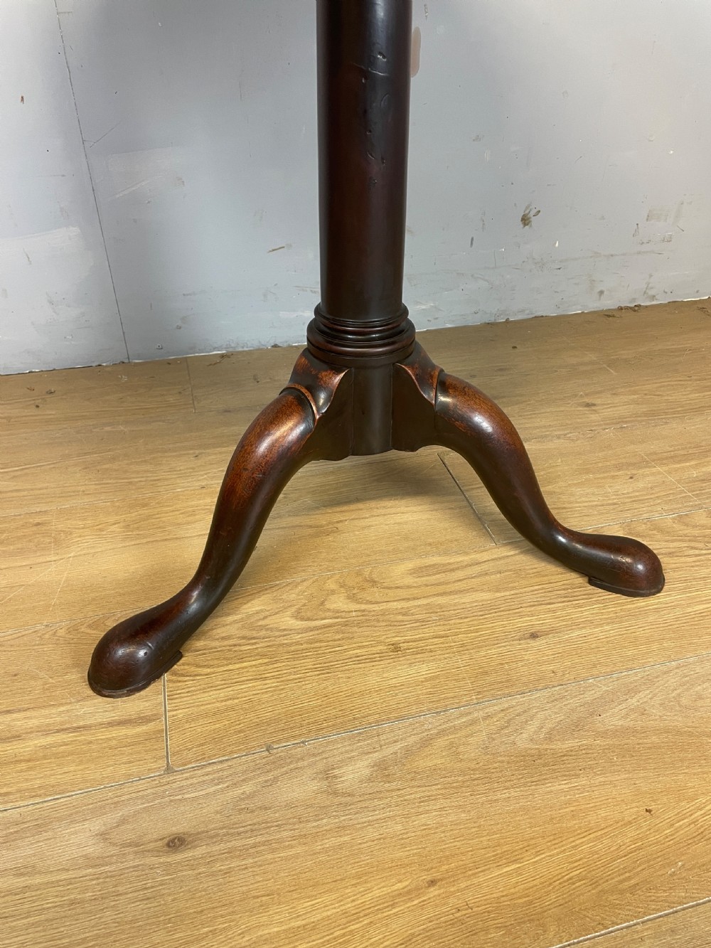 A late eighteenth-century Georgian mahogany tripod table featuring a circular top, a turned gun barrel stem, and three splayed legs. View III