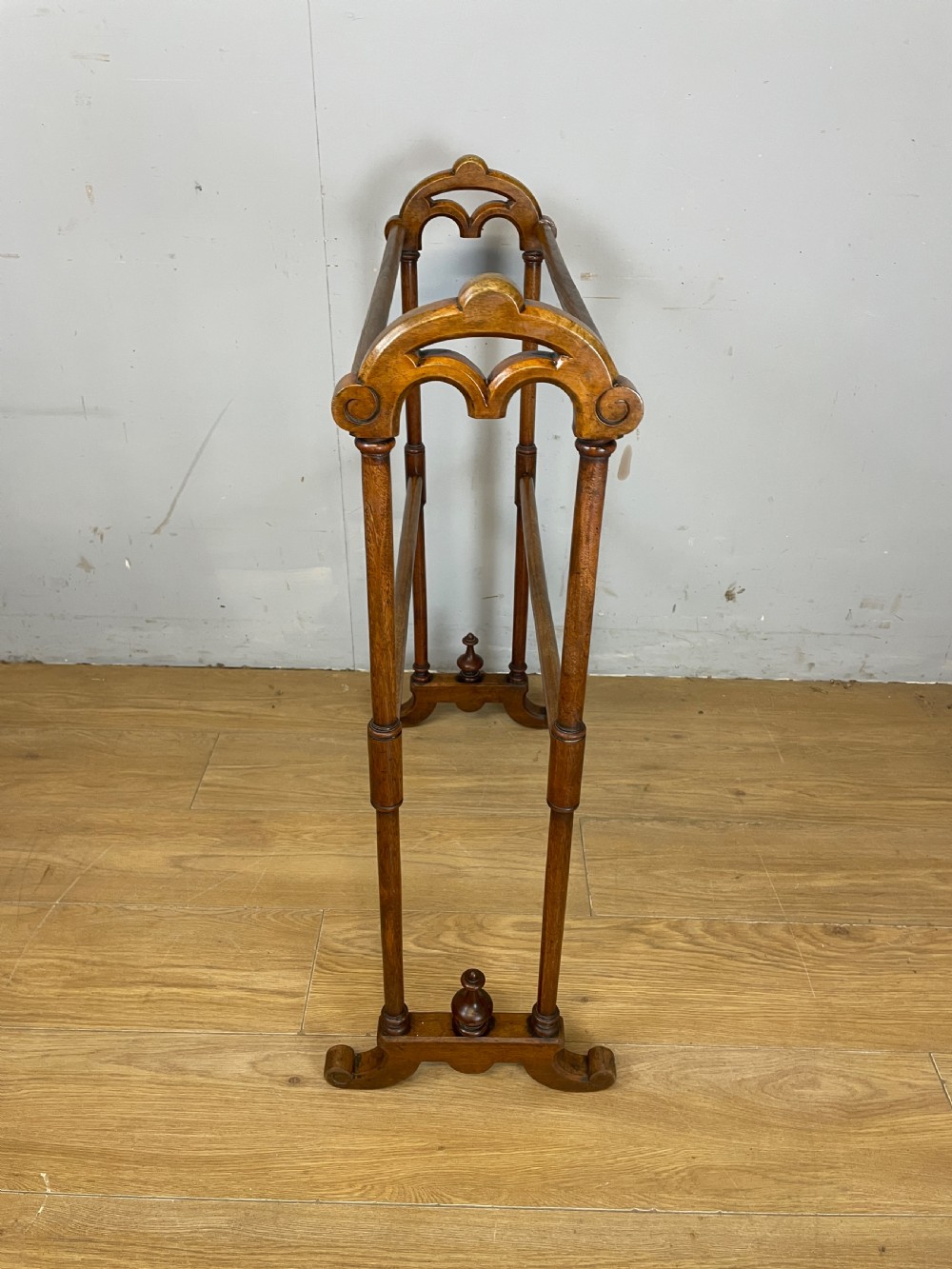 Victorian solid mahogany towel rail circa 1880 View VI