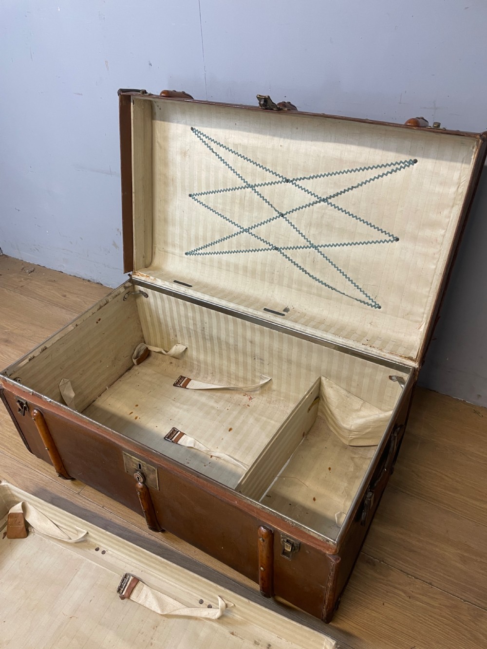 Early C20th wooden bound steamer trunk  View X