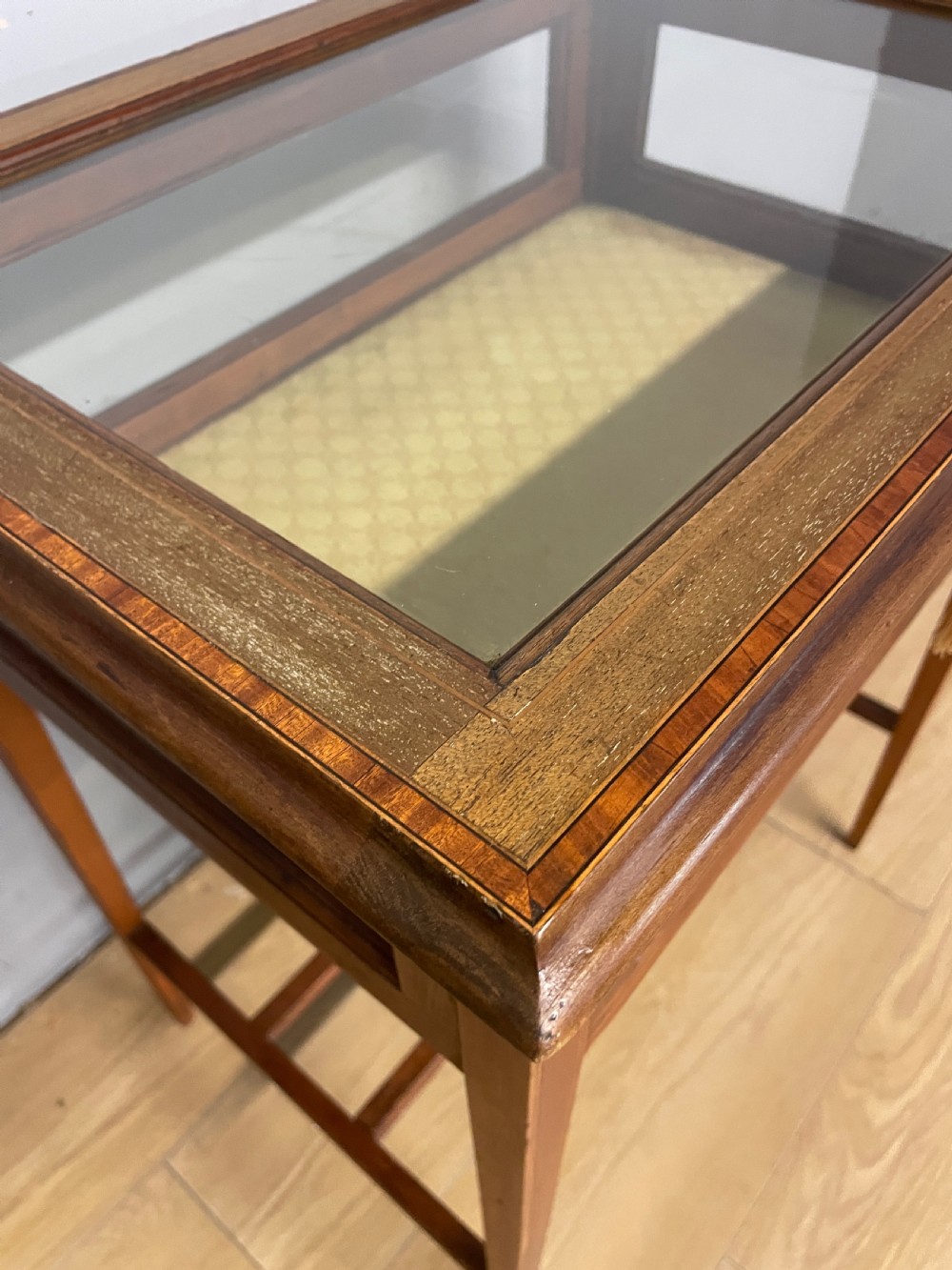 Edwardian inlaid mahogany bijouterie cabinet  View IV