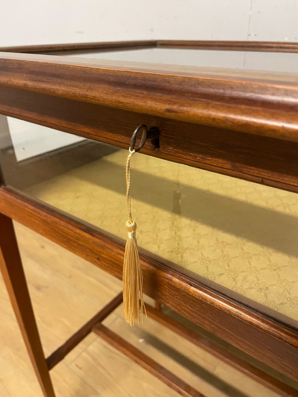Edwardian inlaid mahogany bijouterie cabinet  View V