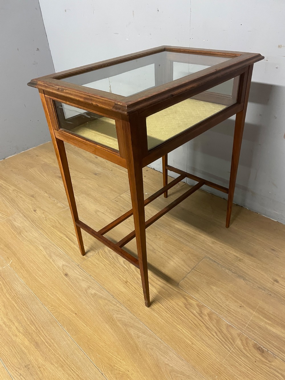 Edwardian inlaid mahogany bijouterie cabinet  View X