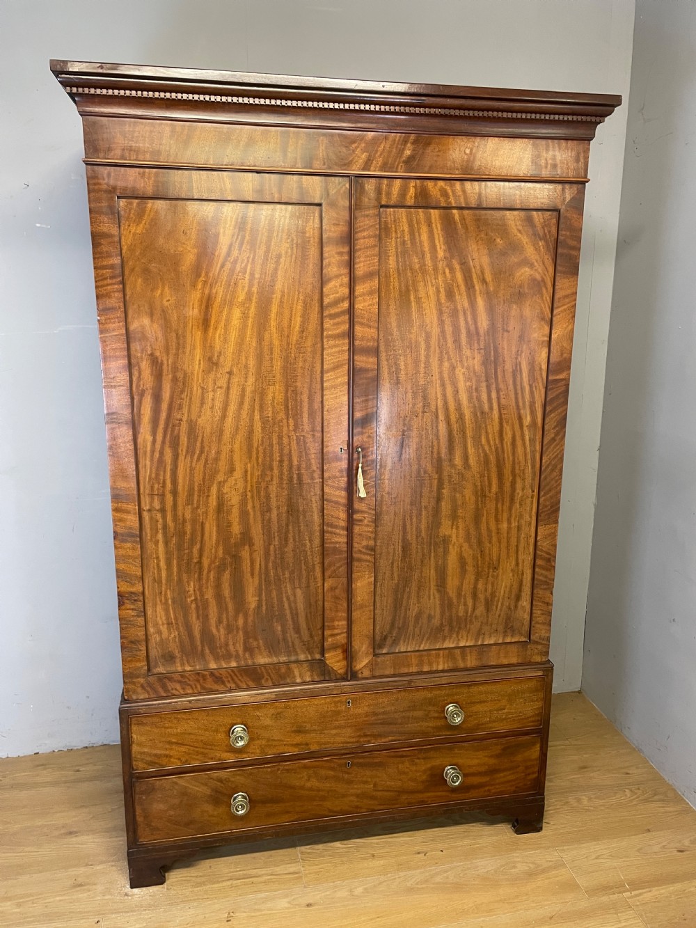 Rare Georgian flame mahogany double wardrobe circa 1830 View II