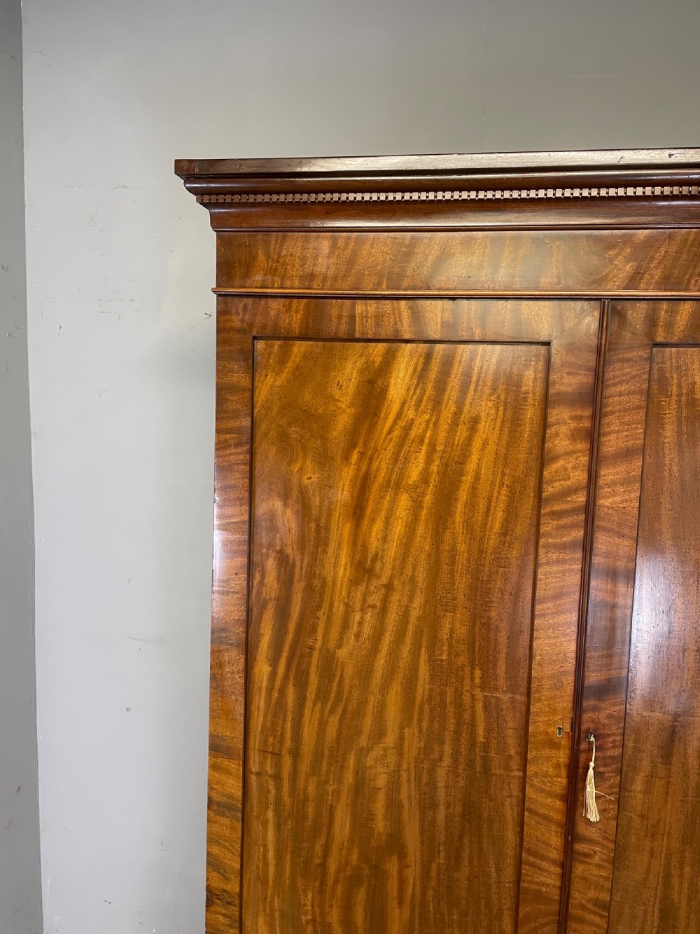 Rare Georgian flame mahogany double wardrobe circa 1830 View III