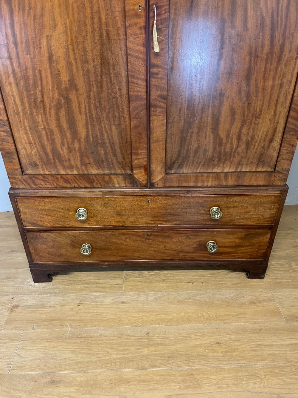 Rare Georgian flame mahogany double wardrobe circa 1830 View IV