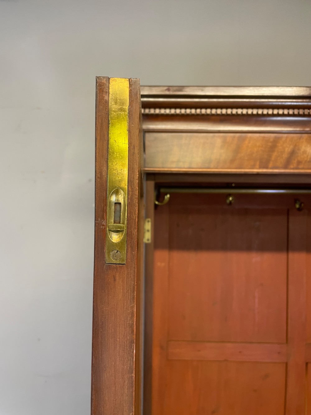Rare Georgian flame mahogany double wardrobe circa 1830 View VI