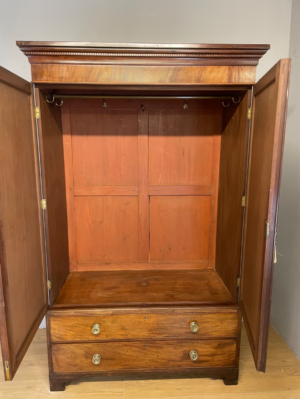 Rare Georgian flame mahogany double wardrobe circa 1830 View VII