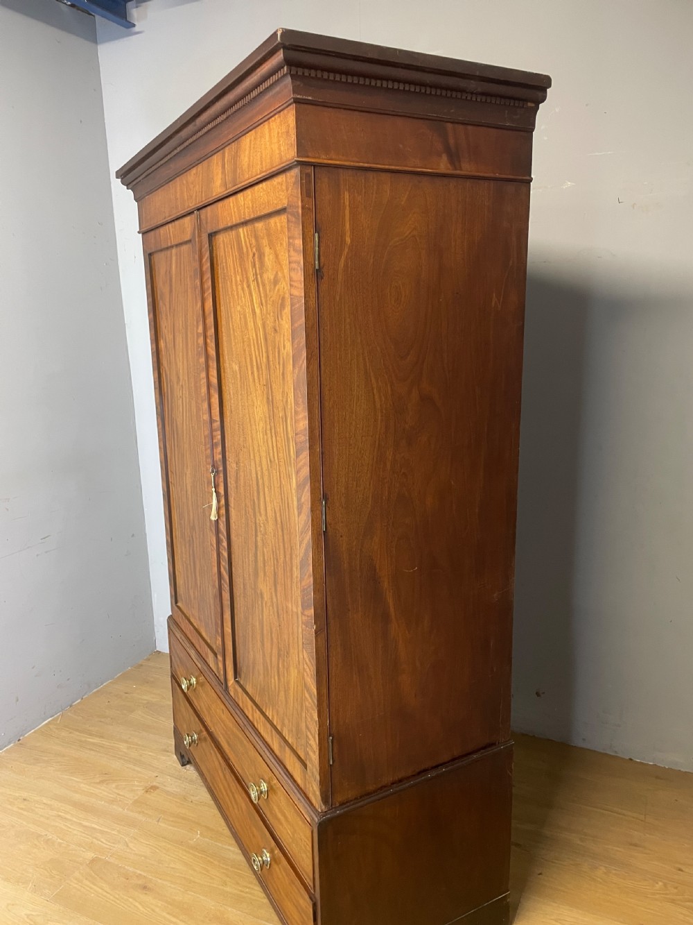 Rare Georgian flame mahogany double wardrobe circa 1830 View VIII