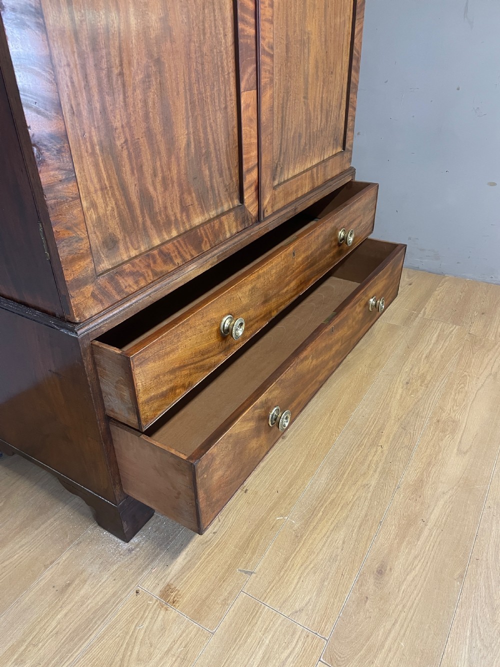 Rare Georgian flame mahogany double wardrobe circa 1830 View XIII