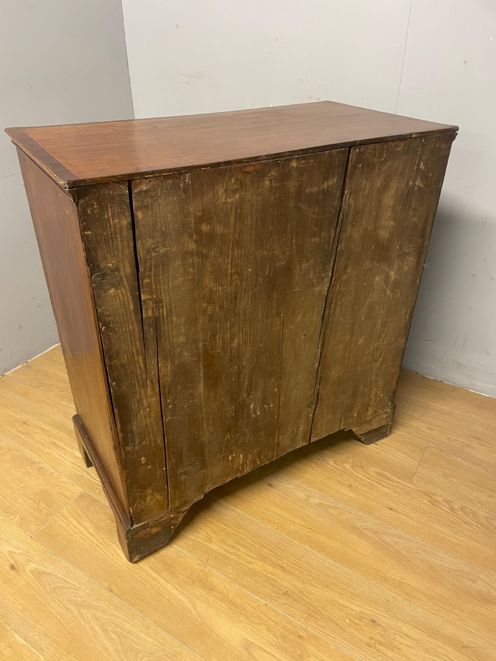 Georgian oak and cross banded mahogany four height chest of drawers circa 1790 View XII