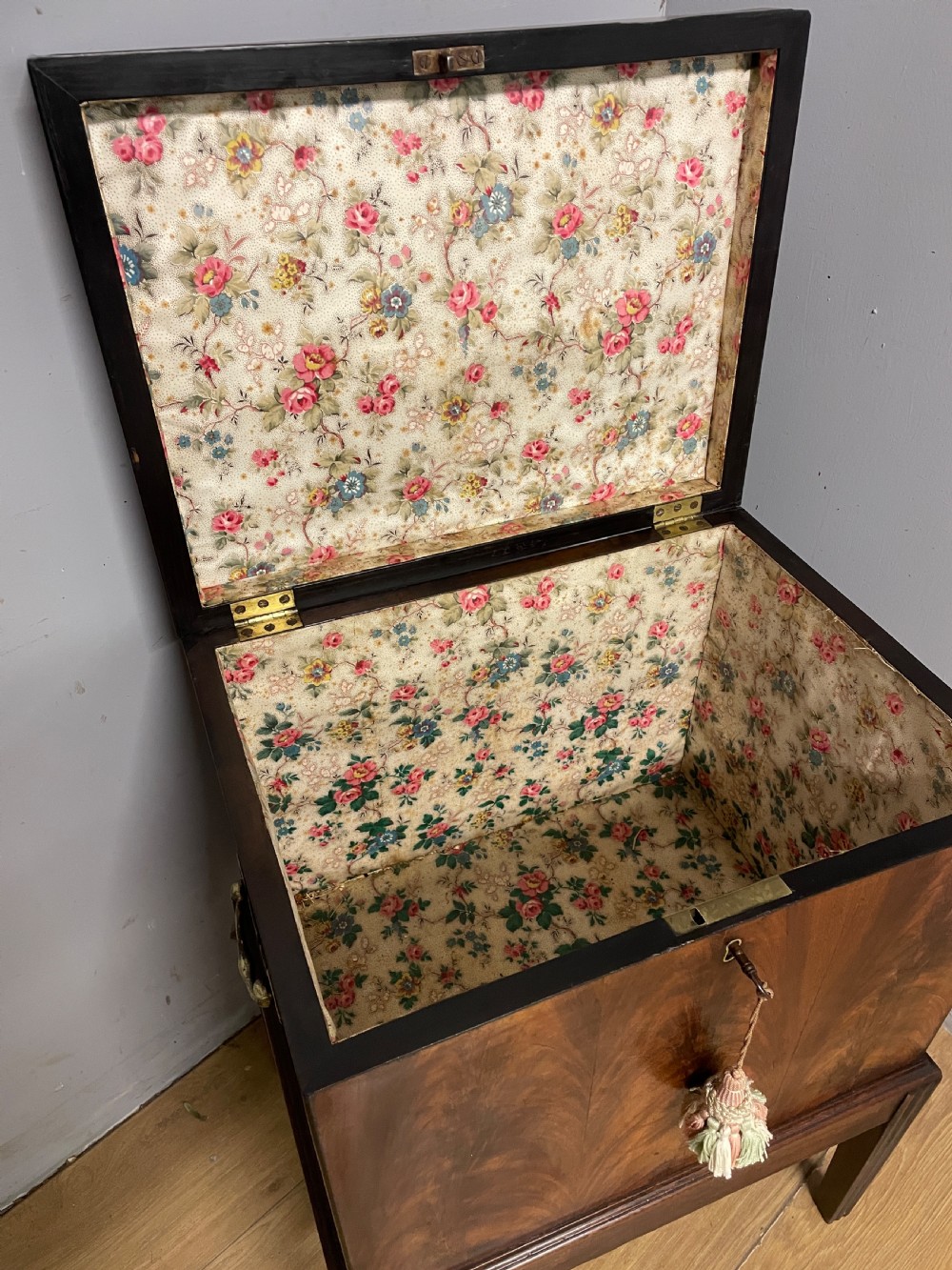 Georgian flame mahogany converted cellarette on stand circa 1800 View VI