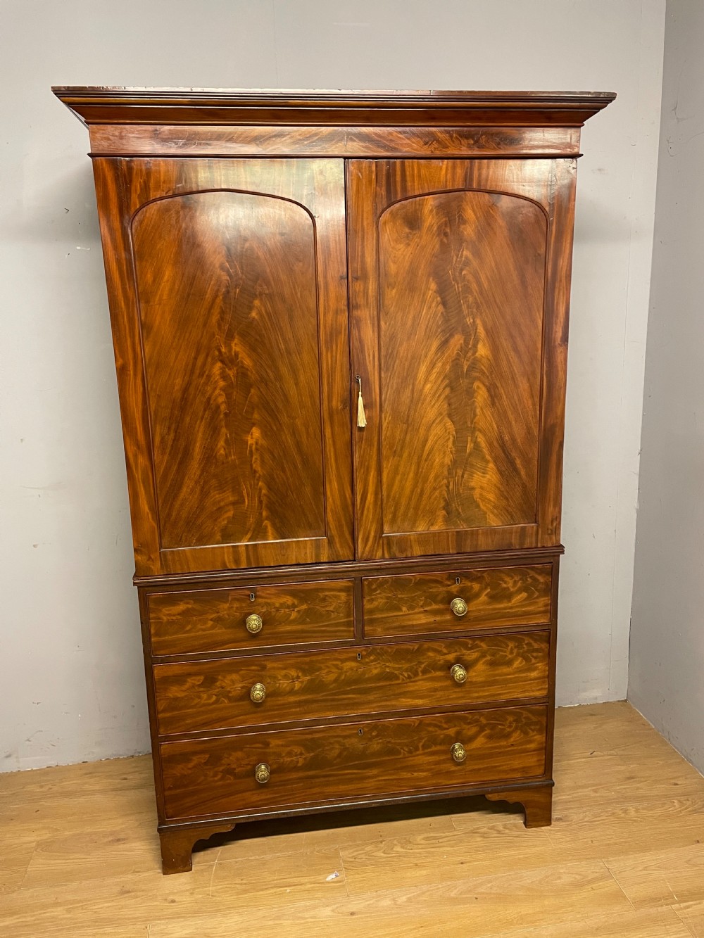 Georgian country house flame mahogany linen press -London maker 