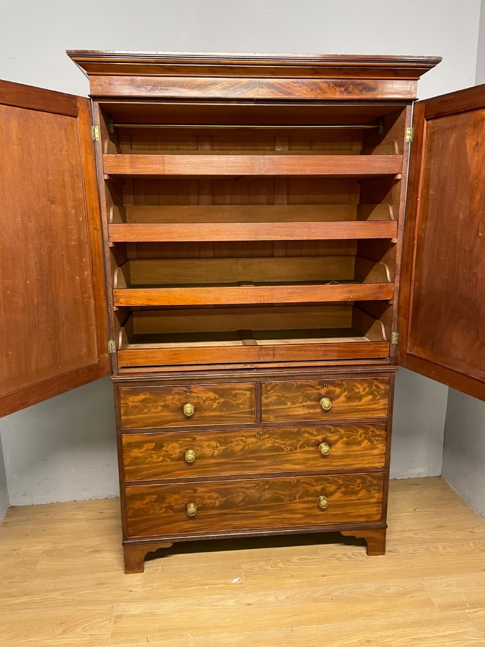 Georgian country house flame mahogany linen press -London maker  View VIII