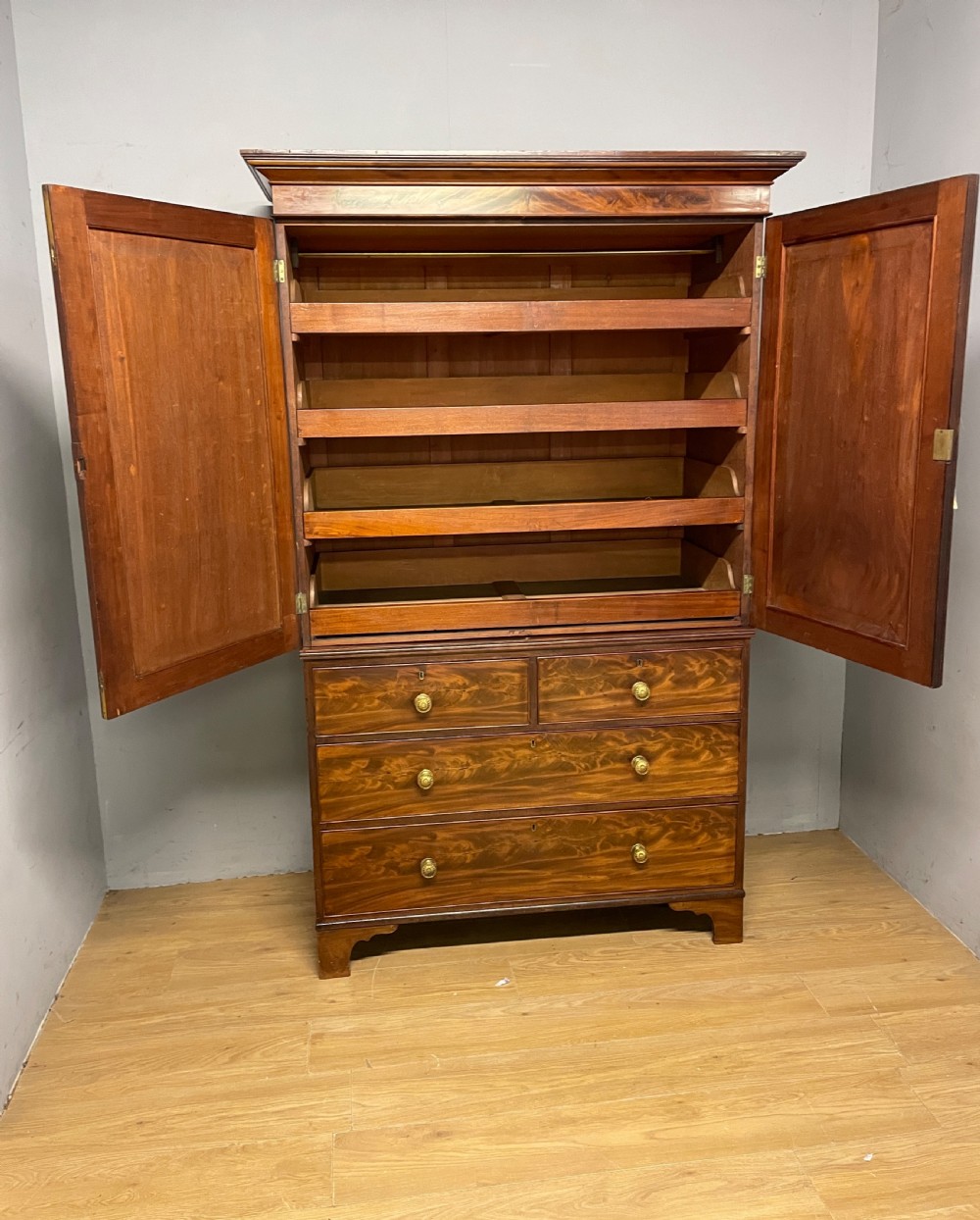 Georgian country house flame mahogany linen press -London maker  View IX