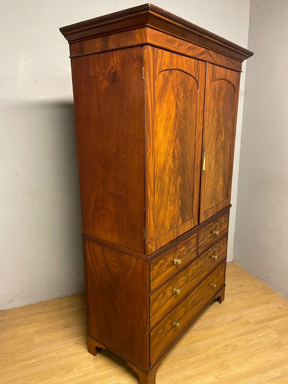 Georgian country house flame mahogany linen press -London maker  View XI