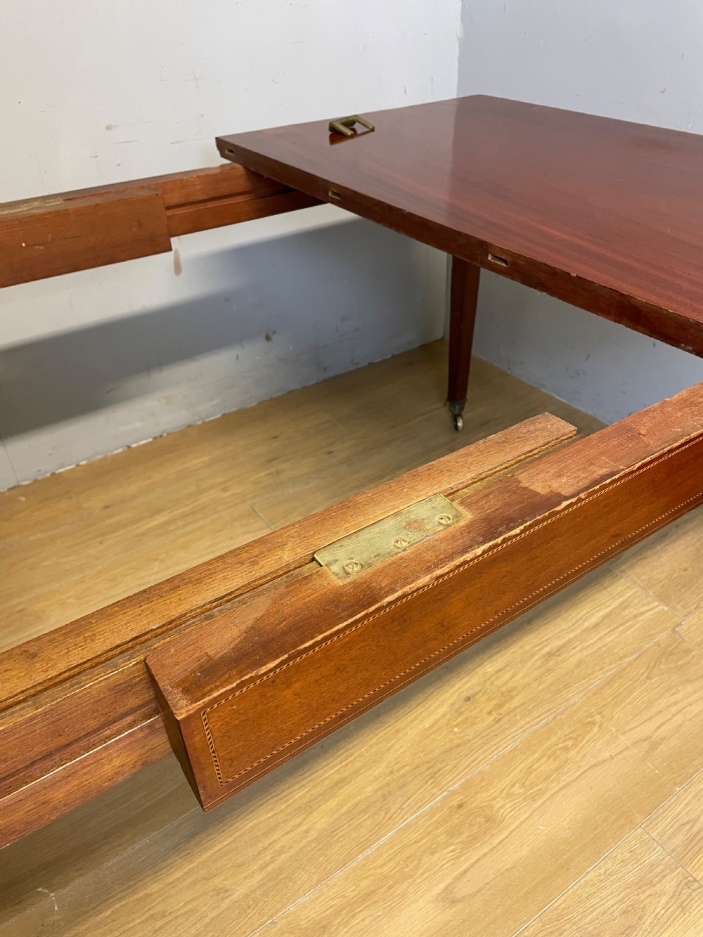 C19TH inlaid mahogany extending dining table by Gillows circa 1895  View XI