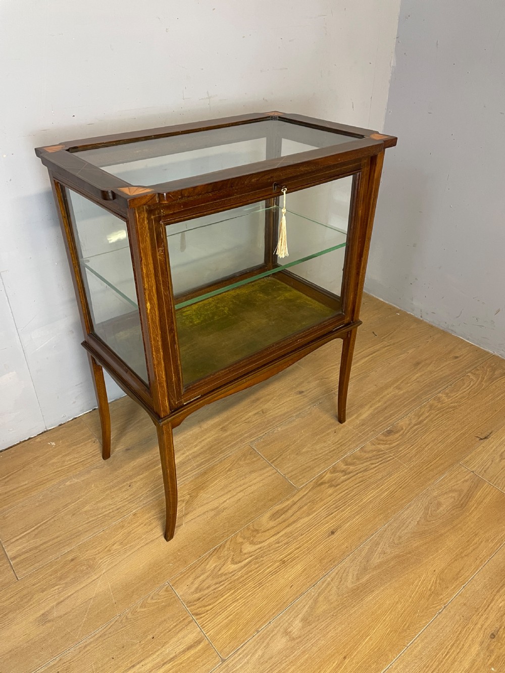 Edwardian inlaid mahogany bijouterie -display cabinet 